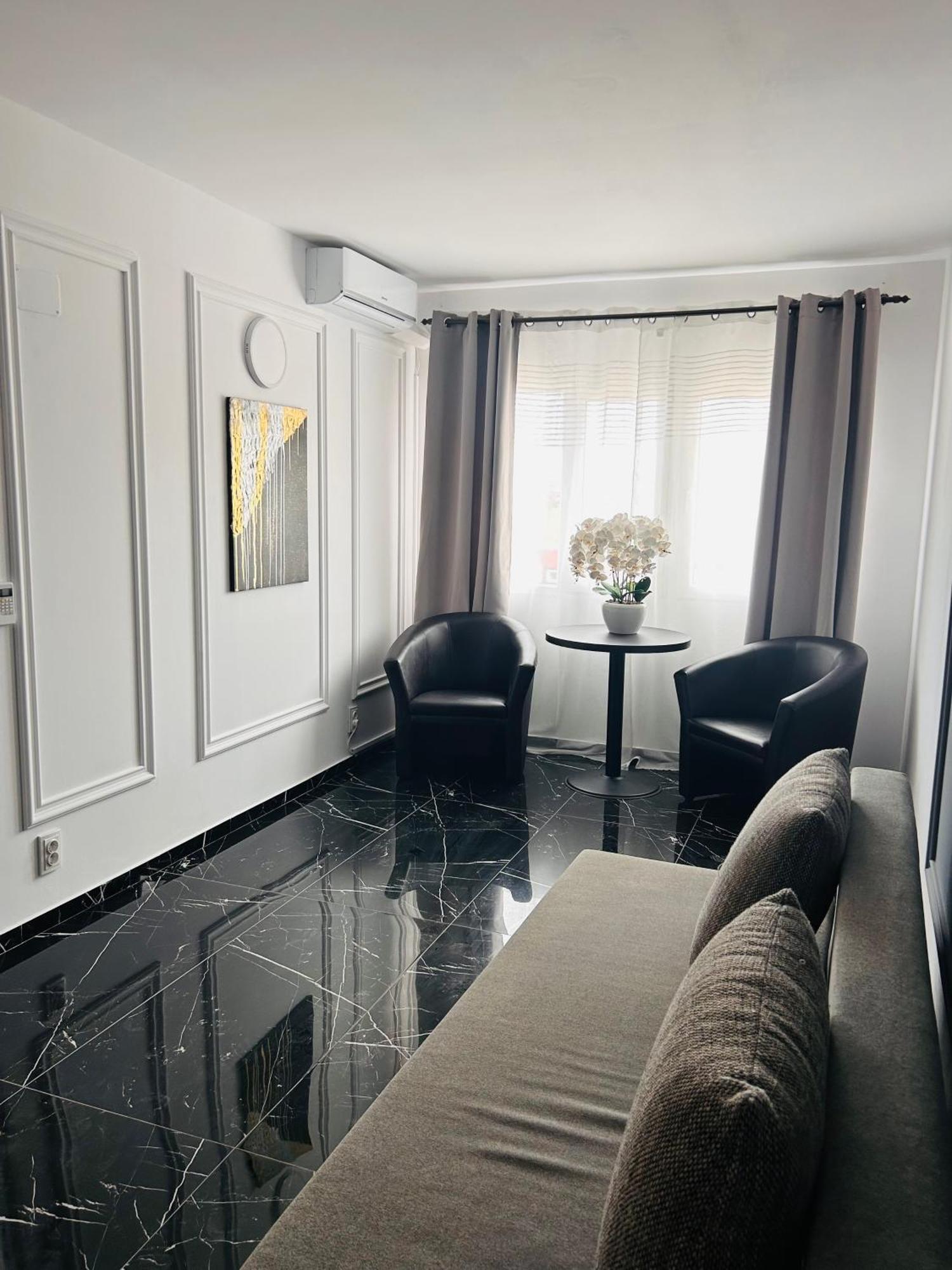 Myda Hotel Apahida ภายนอก รูปภาพ