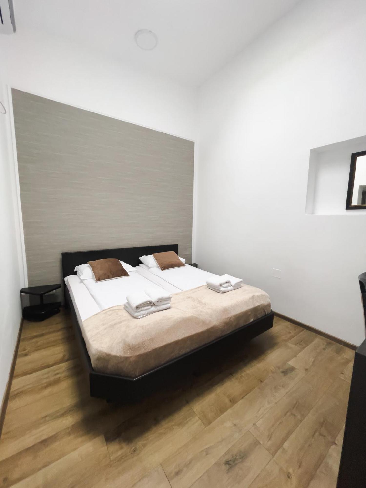 Myda Hotel Apahida ภายนอก รูปภาพ