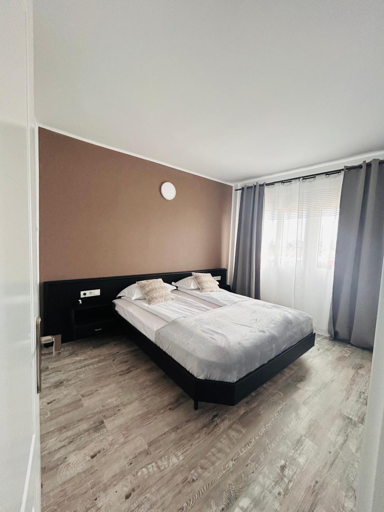 Myda Hotel Apahida ภายนอก รูปภาพ