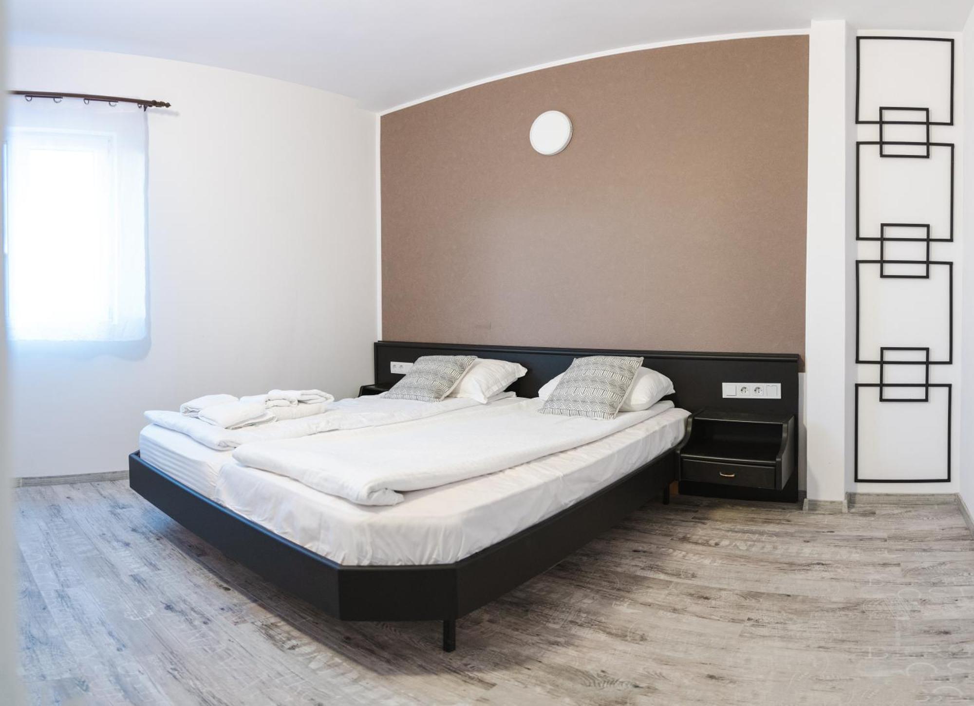 Myda Hotel Apahida ภายนอก รูปภาพ