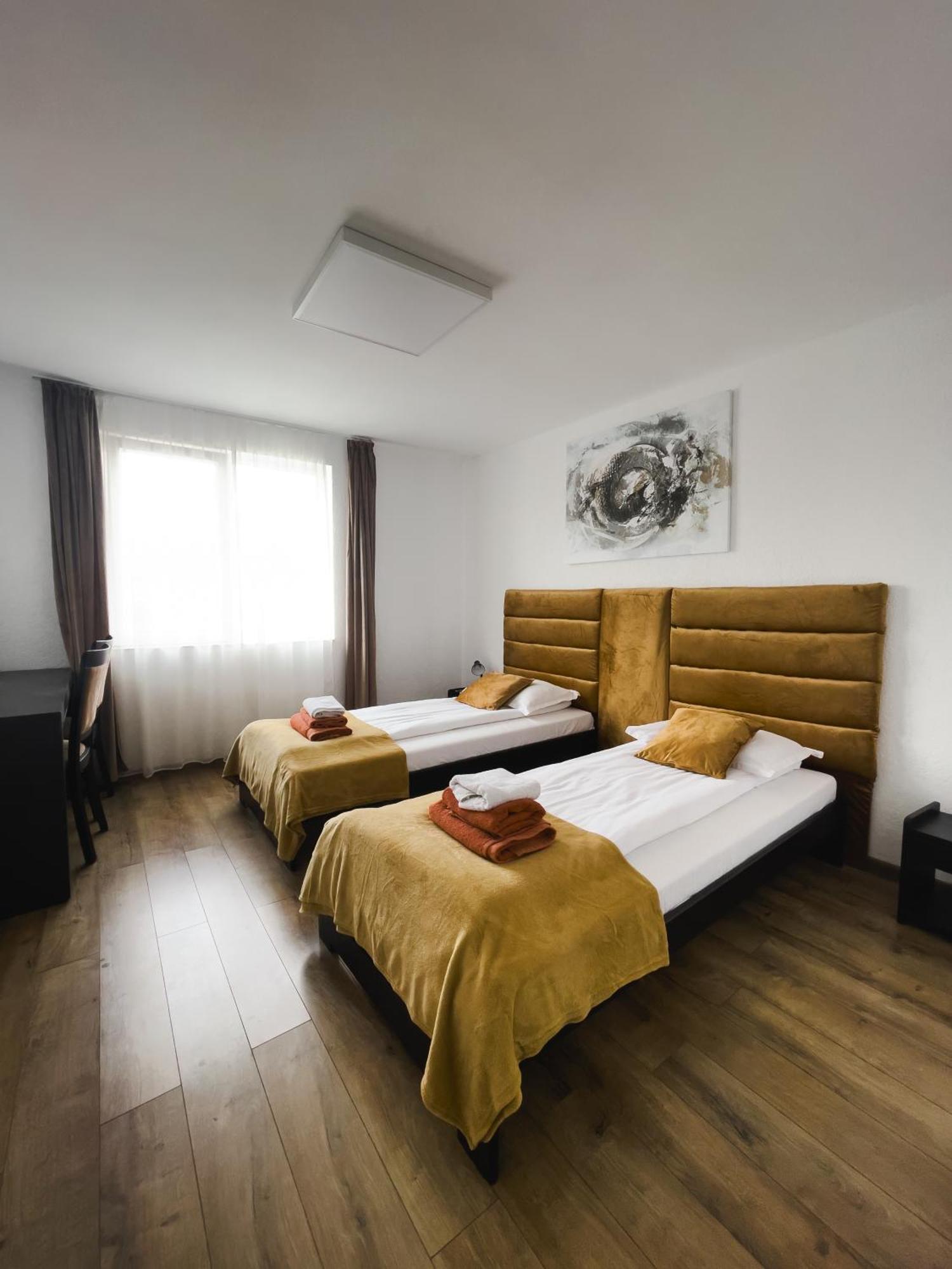 Myda Hotel Apahida ภายนอก รูปภาพ