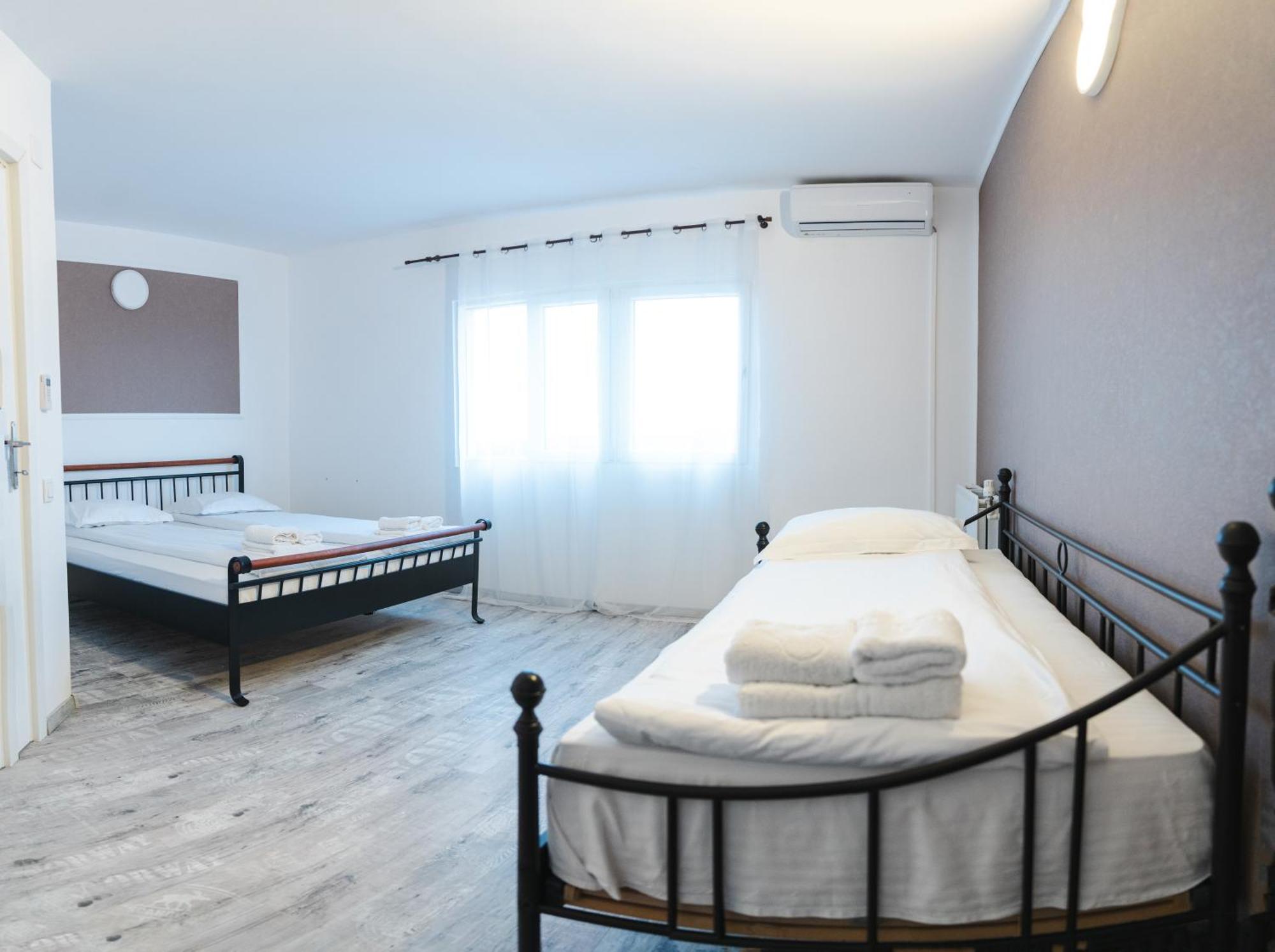 Myda Hotel Apahida ภายนอก รูปภาพ