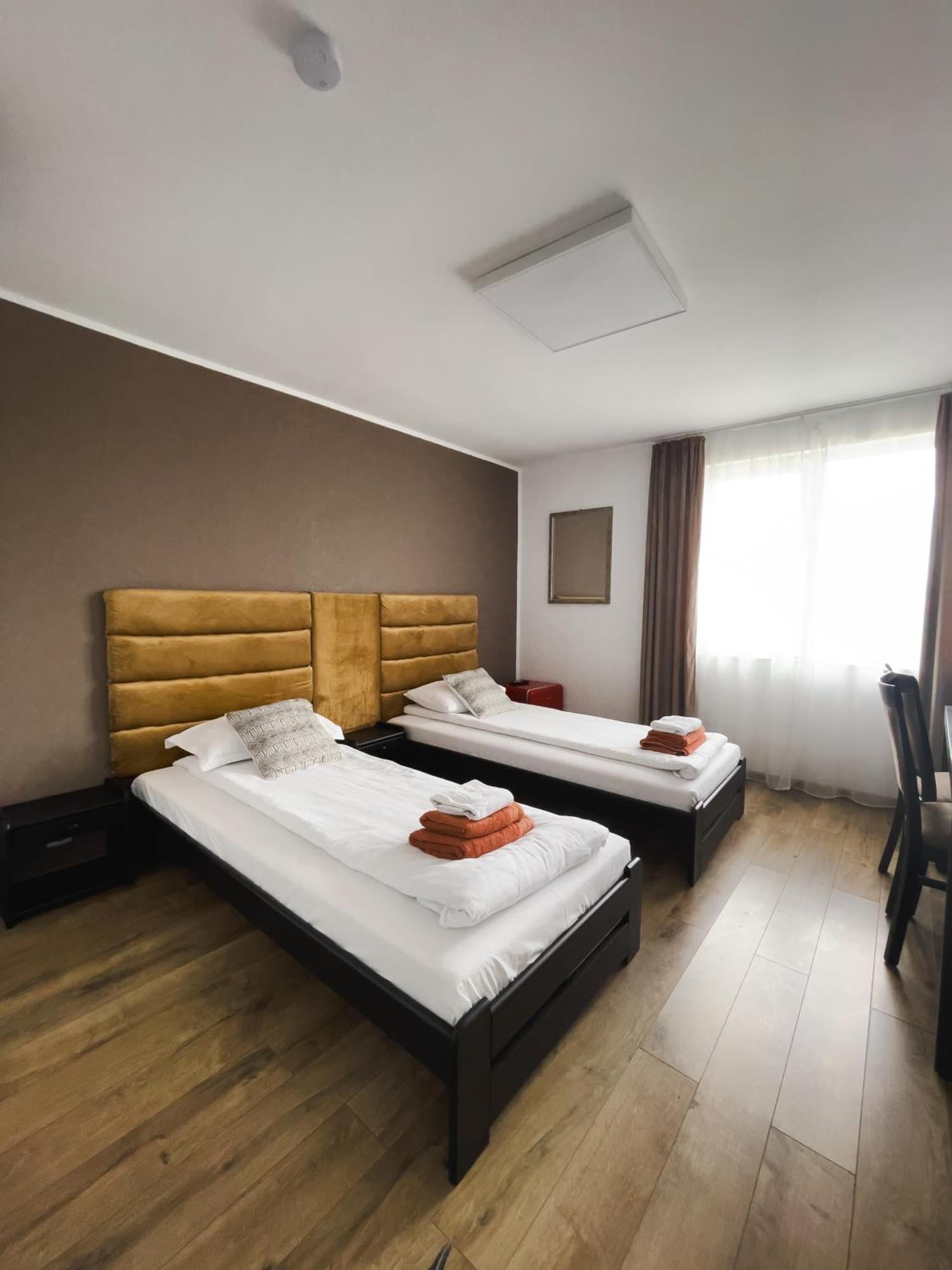 Myda Hotel Apahida ภายนอก รูปภาพ