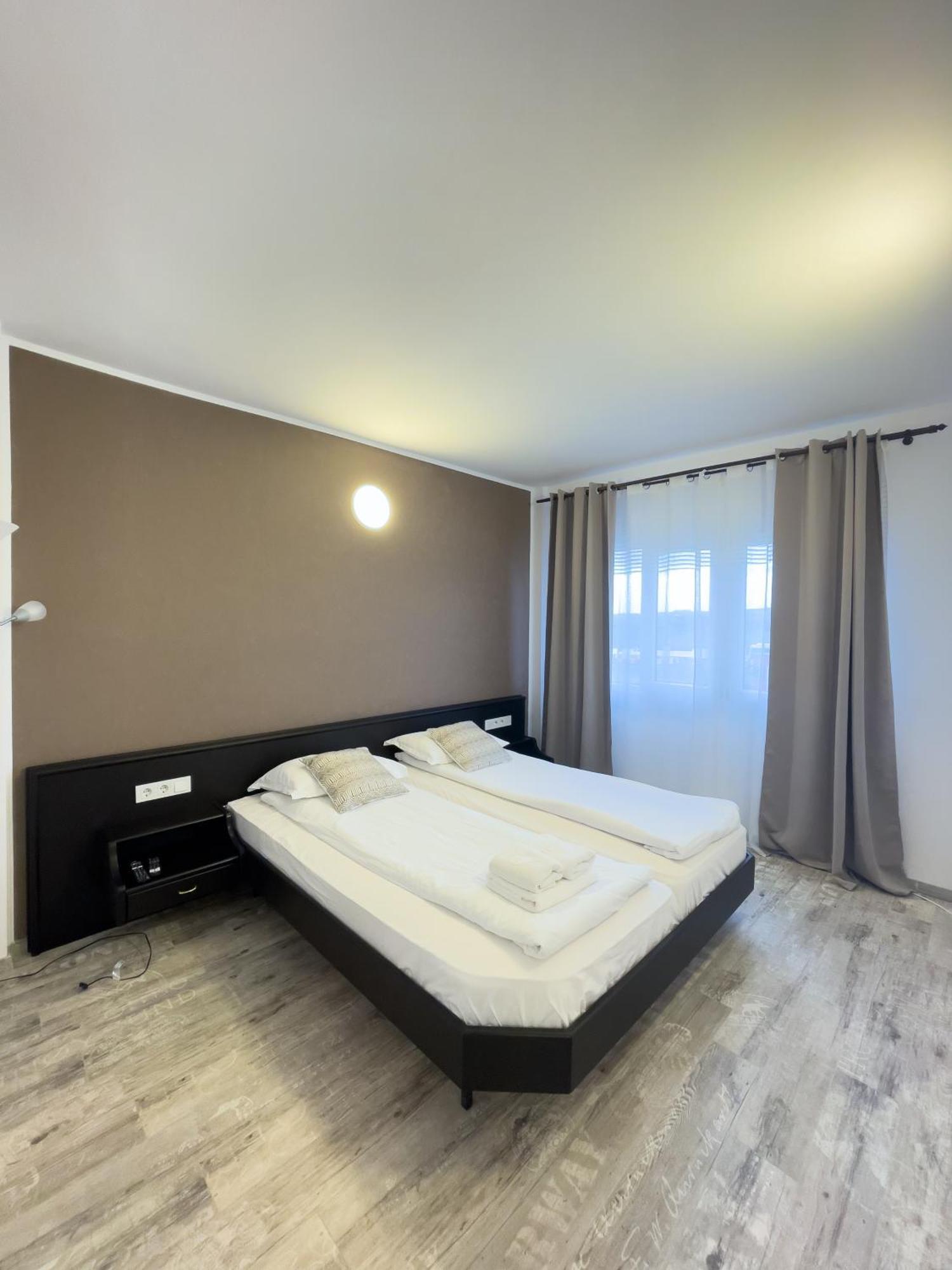 Myda Hotel Apahida ภายนอก รูปภาพ